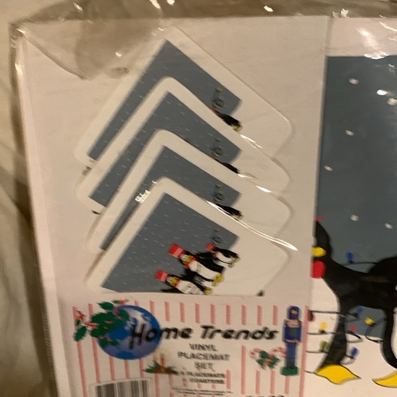 Vntage vinyl placement set with coasters penguin set of 4 - Picture 3 of 5
